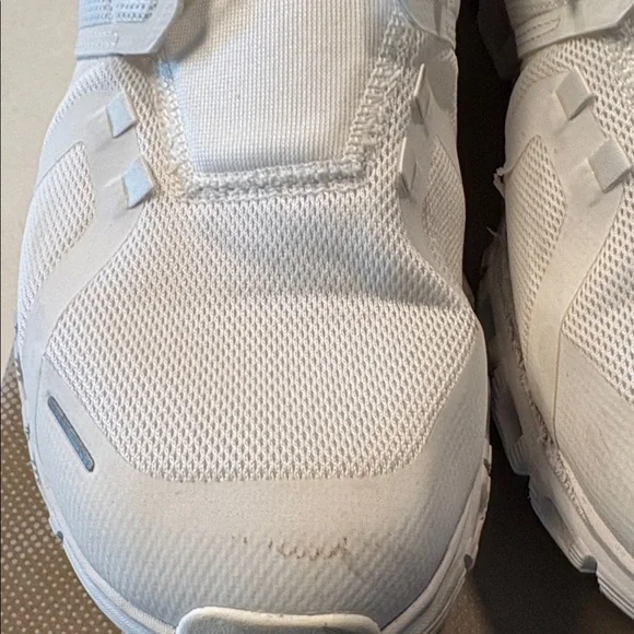 On Cloud White Running Sneakers - Picture 5 of 11